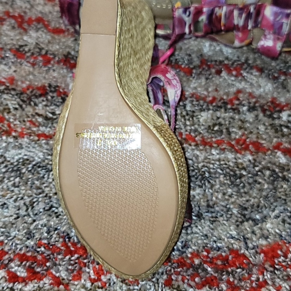 Sandals - Picture 2 of 2